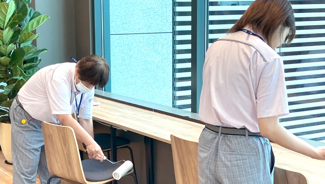 社内カフェの清掃