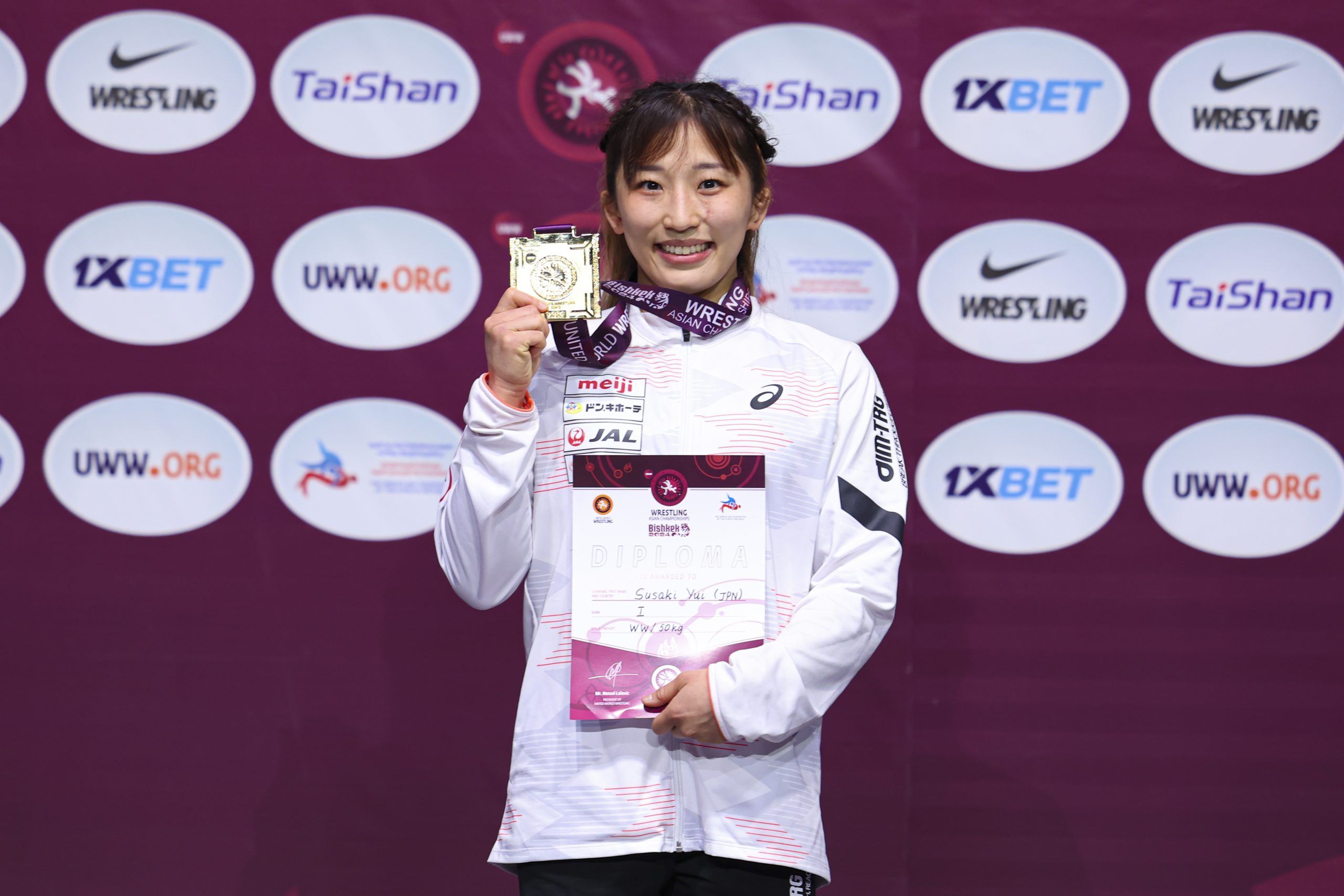 Podium 50kg WW - Gold: Susaki Yui (JPN)